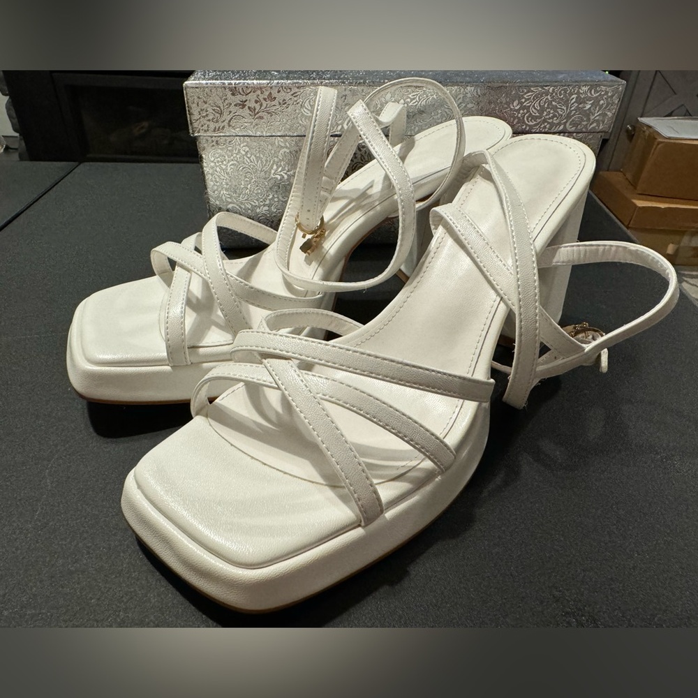 NWT White Chunky Heeled Sandals